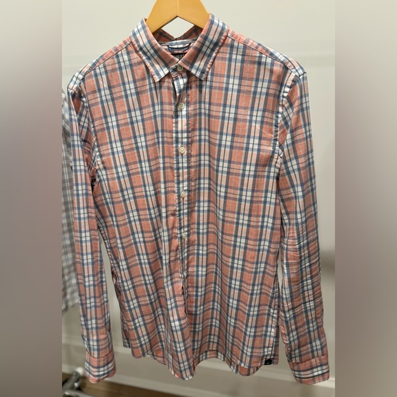 Faherty Other - Faherty Men's Movement Button Down - Coral and Navy